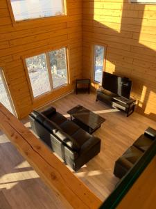 an overhead view of a living room in a cabin at Chalets domaine Otis in Saint-Félix-d'Otis