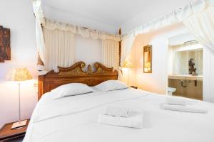 Fotografie z fotogalerie ubytování Los Lagos Golf I Uniquely styled 3 bedroom apartment in Marbella v destinaci Marbella