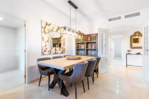 Zdjęcie z galerii obiektu Los Lagos Golf II Charming 3 bedroom apartment in Marbella w Marbelli