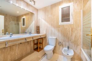 Zdjęcie z galerii obiektu Los Lagos Golf II Charming 3 bedroom apartment in Marbella w Marbelli