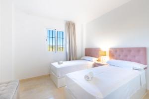 Zdjęcie z galerii obiektu Los Lagos Golf II Charming 3 bedroom apartment in Marbella w Marbelli