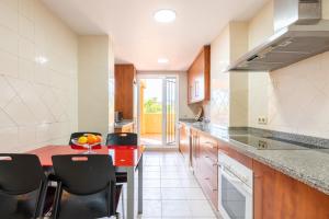 Zdjęcie z galerii obiektu Los Lagos Golf II Charming 3 bedroom apartment in Marbella w Marbelli
