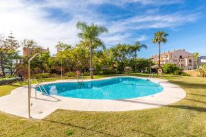 Zdjęcie z galerii obiektu Los Lagos Golf II Charming 3 bedroom apartment in Marbella w Marbelli