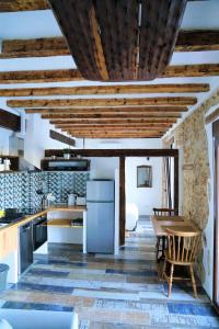 Kuchyň nebo kuchyňský kout v ubytování Elegante Apartamento frente al Puerto de Denia