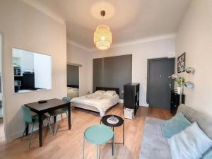 Kuchyňa alebo kuchynka v ubytovaní Magnifique Appartement - Hôtel du Parc - VICHY