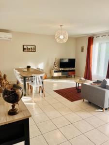 Et tv og/eller underholdning på Gîte Romarin