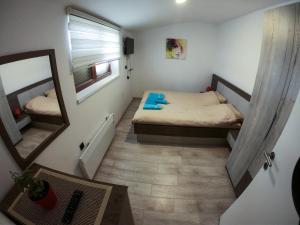 a small room with two beds and a mirror at Apartmani Leki in Kopaonik +11 photos