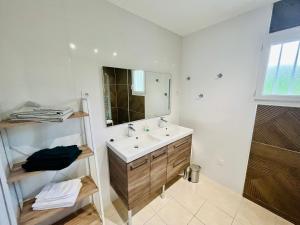 Et badeværelse på Gîte Romarin + 23 billeder