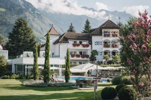 Nespecifikovaný výhled na hory nebo výhled na hory při pohledu z hotelu