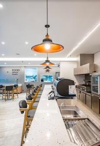 Kuchyň nebo kuchyňský kout v ubytování Apartamento 100 metros da praia das Astúrias