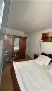 a bedroom with a bed and a desk and a mirror at Chambre Cosy et Chambre Sam WIFI PARKING GRATUIT in Rosny-sous-Bois