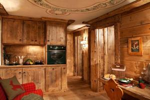 a kitchen with wooden cabinets and a stove at La Petite in Courmayeur