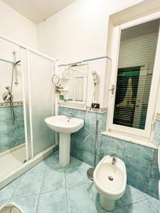 a bathroom with a sink and a toilet and a shower at Gambero Nero in Tellaro