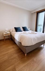 Posteľ alebo postele v izbe v ubytovaní Estudio céntrico 2 con terraza y parking privado