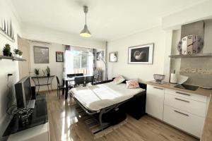 Zdjęcie z galerii obiektu Pretty 40m with balcony near the beach w Fréjus