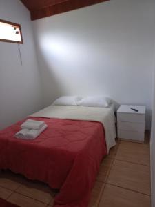 Un pat sau paturi într-o cameră la Suites Estrela