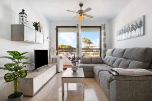 a living room with a couch and a tv at Apartamento Almar in Chiclana de la Frontera