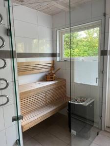 Koupelna v ubytování Lugn och lummig oas för den stora familjen W27