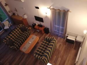 a living room with a couch and a table at Ferienhaus Brise Ostsee in Kalkhorst