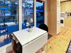 Η κουζίνα ή μικρή κουζίνα στο 4 person holiday home in ÅHUS-By Traum