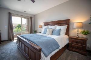 Ένα ή περισσότερα κρεβάτια σε δωμάτιο στο Vacation Station Private Hot Tub +47 φωτογραφίες