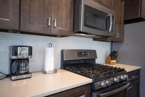Cucina o angolo cottura di Zion Village Oasis by the Pool with Lazy River