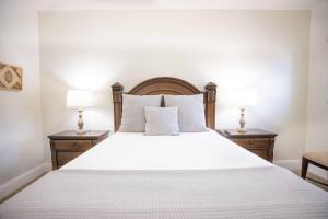 Letto o letti in una camera di Zion Village Oasis by the Pool with Lazy River