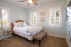 Ένα ή περισσότερα κρεβάτια σε δωμάτιο στο Mirabella Villa Private Pool and Outdoor Kitchen +36 φωτογραφίες