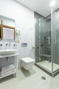 Koupelna v ubytování Alma Boutique Hotel