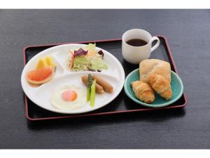 a tray with a plate of food and a cup of coffee at Kusatsu Onsen 326 Yamanoyu Hotel - Vacation STAY 10349v in Kusatsu