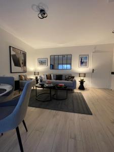 a living room with a couch and a table at Sublime Coeur Deauville in Deauville