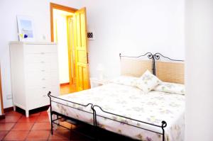 A bed or beds in a room at CASA LA ROSA