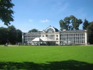 Vonkajšia záhrada v ubytovaní Royal Park Łazienki - Terrace Boutique Apartment