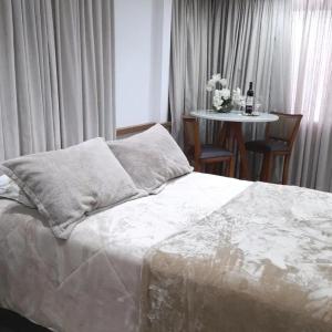 Giường trong phòng chung tại Loft Vale das Montanhas - Gramado - RS