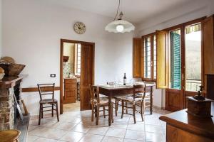 a kitchen with a table and chairs in a room at Casa Serena, Radda in Chianti, località Lucarelli. in Radda in Chianti