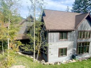 a large house with a gambrel roof at Pinnacle Ridge Luxury Condo 2 in Whitefish