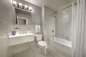 A bathroom at Handlery Union Square Hotel
