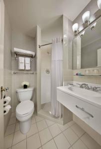 A bathroom at Handlery Union Square Hotel