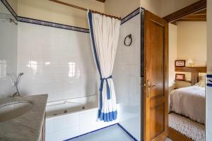 Łóżko lub łóżka w pokoju w obiekcie Excepcional Casa El Olivo
