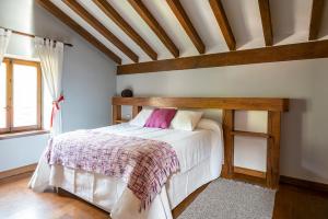 Łóżko lub łóżka w pokoju w obiekcie Excepcional Casa El Olivo