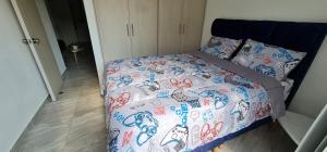 Postel nebo postele na pokoji v ubytování Hermoso Apartamento Entero - Parqueadero - Ibague - Roble + 2 fotografie