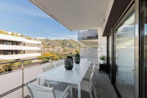 Balcony o terrace sa Sitges PORT Con piscina a 5 minutos de la playa