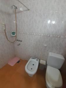 Kylpyhuone majoituspaikassa Sol del Atuel