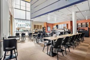 a restaurant with tables and chairs and a bar at Best Western Royal Holstebro in Holstebro