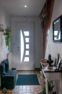 Afbeelding uit fotogalerij van chambres d hotes les papillons in Évron