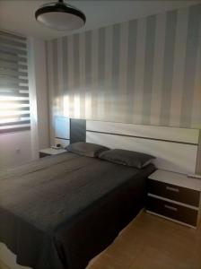 Posteľ alebo postele v izbe v ubytovaní Apartamento Moderno con PISCINA Garaje Wifi AC