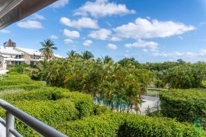 a view of the garden from the balcony of a resort at Appartement en résidence proche de la plage - Le Mimosa in Sainte-Anne