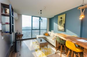 a living room with a couch and a table at stylish flat-eagle eye for istanbul in Istanbul