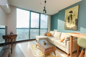 a living room with a couch and a table at stylish flat-eagle eye for istanbul in Istanbul