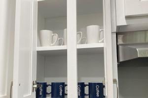 Set per la preparazione di tè e caffè presso NEW! close to Downtown, Malls & Premium Outlets, with Balcony